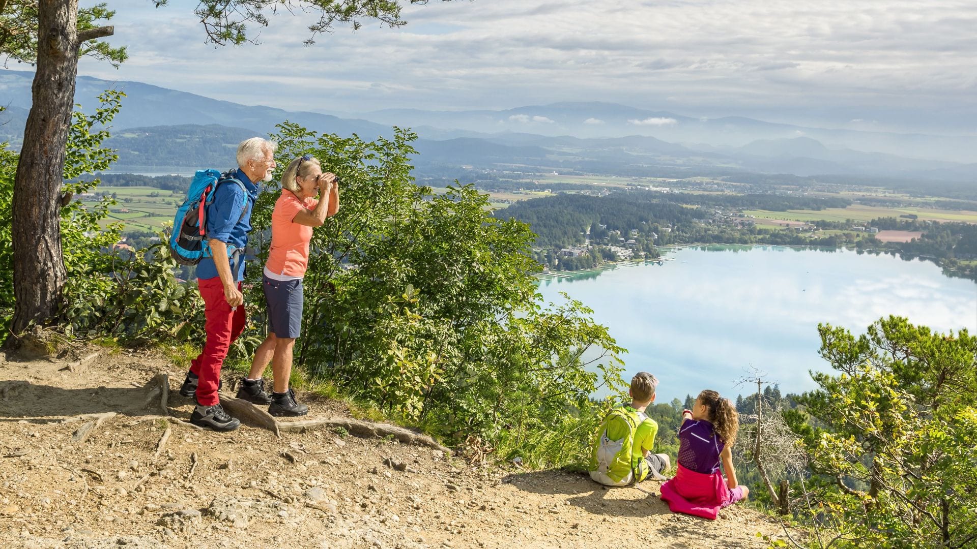 Klopeiner-See-Großeltern-Enkel-Urlaub-Aussichtsplattform