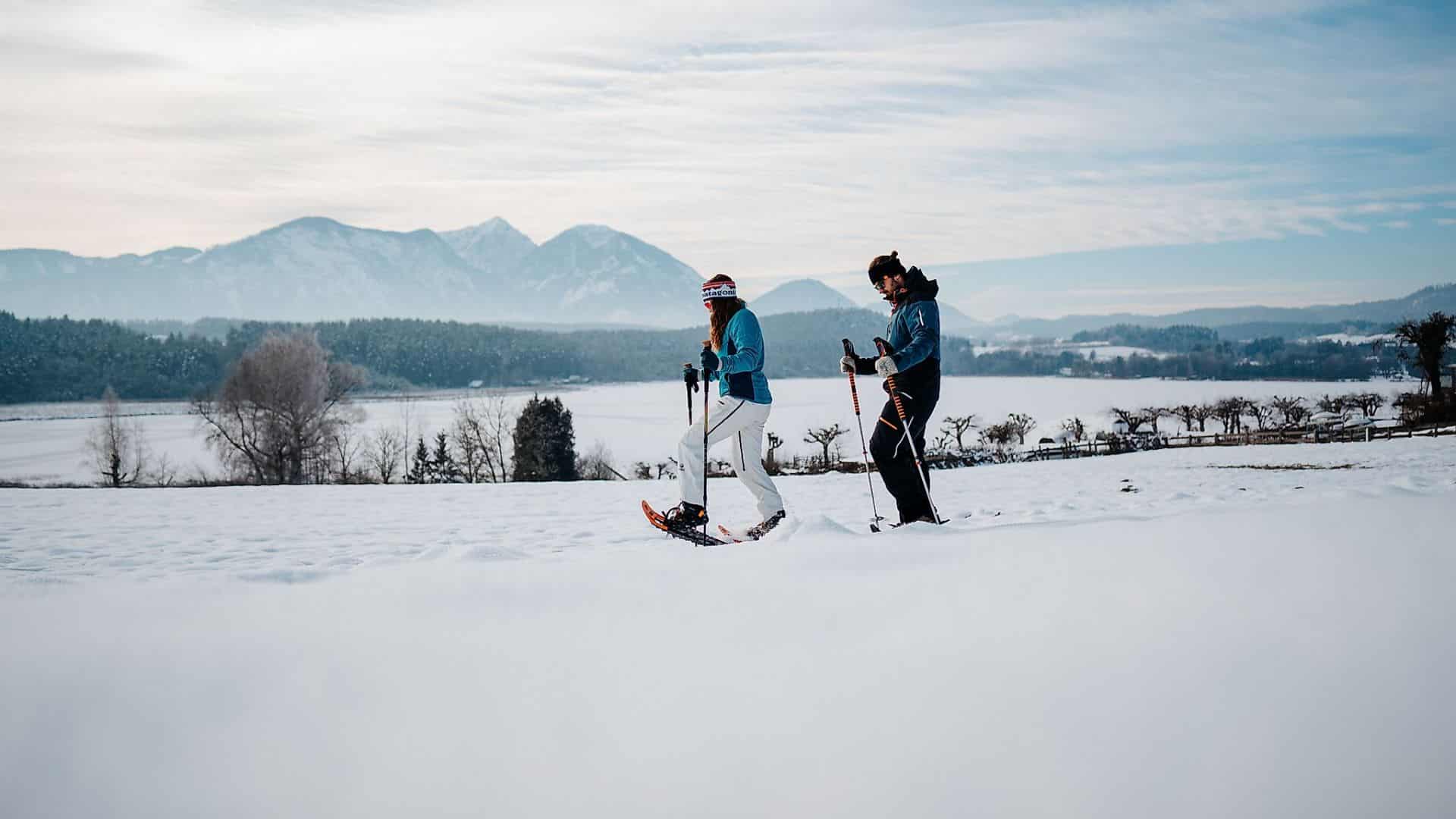 Snowshoe hike around Lake Turnersee