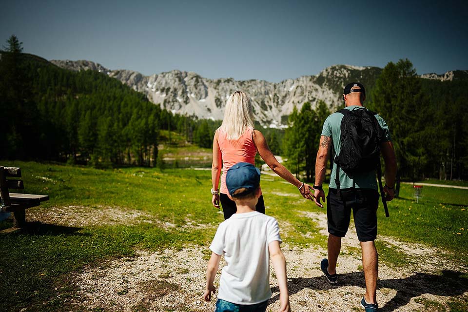 Bergerlebnis auf der Petzen mit der ganzen Familie. Wanderurlaub auf der Südseite der Alpen