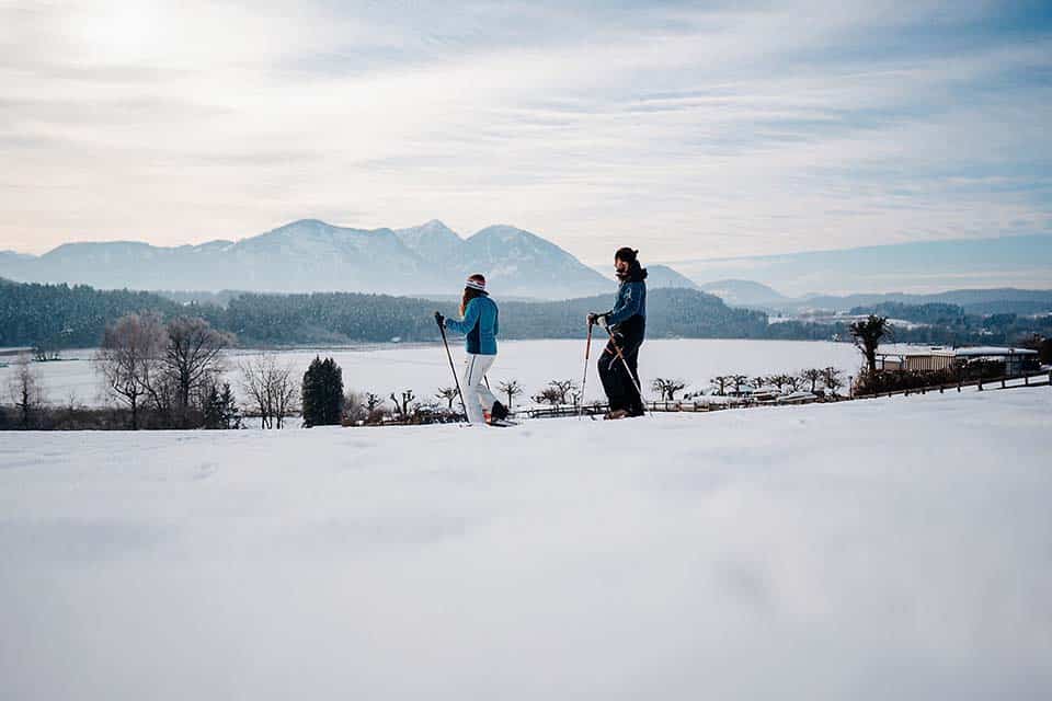 Ferienwohnungen für den Winterurlaub am See in Kärnten - Schneeschuhwandern am Turnersee